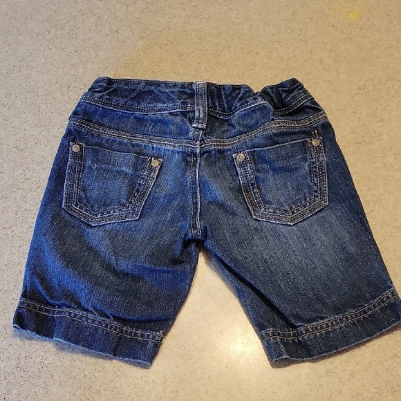 Old Navy Blue Denim Shorts with Classic Styling Size 6 - Picture 3 of 9